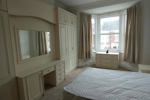3 bedroom flat to rent, Warton Terrace, Heaton