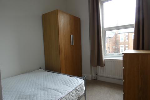 3 bedroom flat to rent, Warton Terrace, Heaton