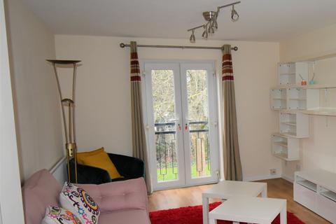 2 bedroom flat to rent, Crown Walk, Wembley, Greater London, HA9