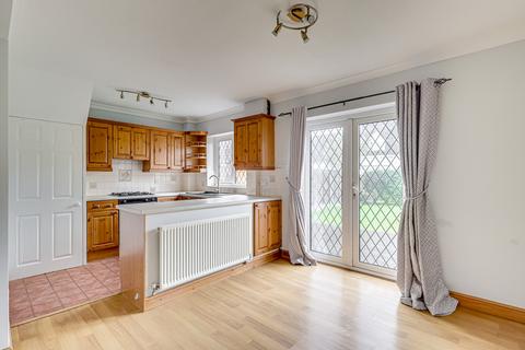 3 bedroom terraced house for sale, Doulton Way, Rochford, SS4
