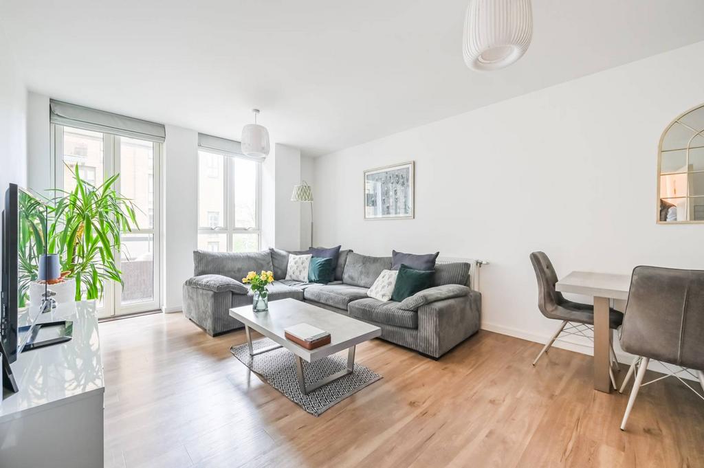 24 Nellie Cressall Way, London E3 2 bed flat for sale - £500,000