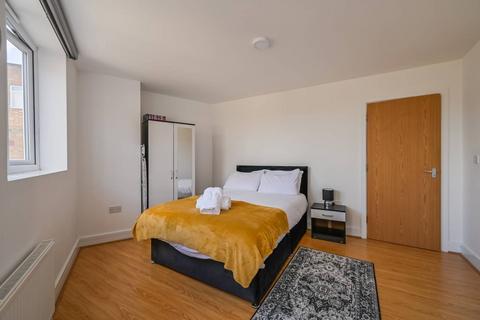 1 bedroom flat to rent, 75a Burdett Road, London E3