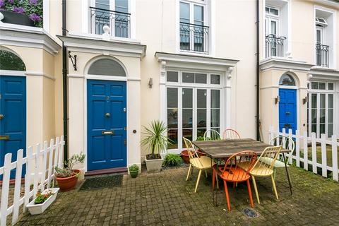 2 Spring Mews, Richmond, TW9 2PY