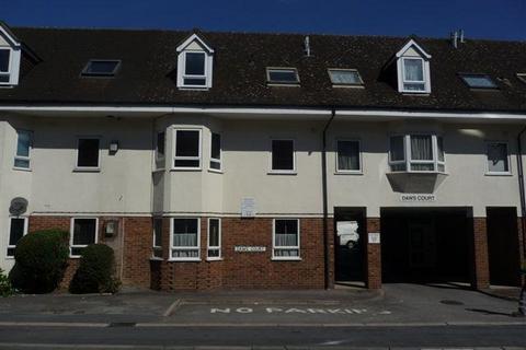 2 bedroom flat to rent - Daws Court, High street, Iver.