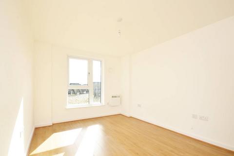 2 bedroom flat to rent, Guildford Road, Woking, GU22