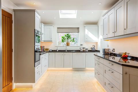 10 Aesops Orchard, Woodmancote, Cheltenham, GL52 9TZ