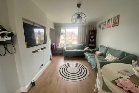 2 bedroom duplex to rent, Simplemarsh Road, Addlestone KT15