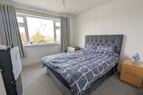 2 bedroom duplex to rent, Simplemarsh Road, Addlestone KT15