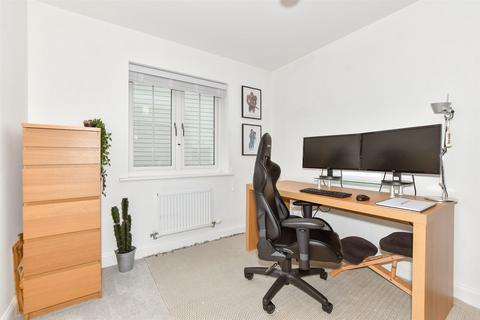6 Brimstone Way, Hythe, CT21 4DA