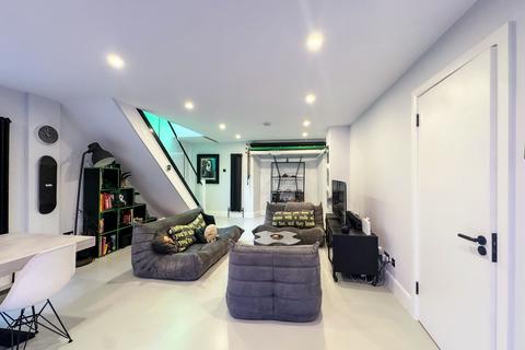 2 bedroom apartment to rent, St. Mary's Church Rooms,  Defoe Road, 16
