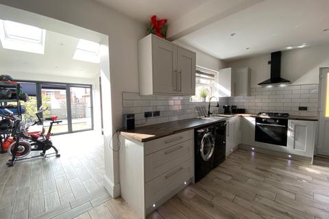 3 bedroom end of terrace house for sale, Handforth Road, Crewe