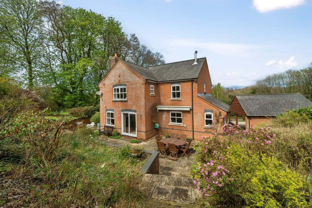 Highclere, Hampshire, RG20 4 bed detached house for sale £950,000