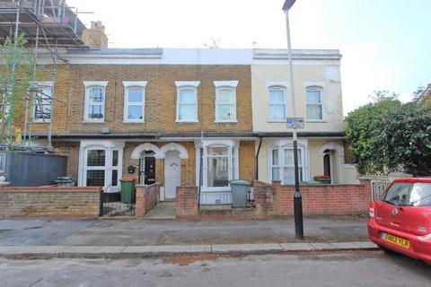 3 bedroom terraced house for sale - Godwin Road, London E7