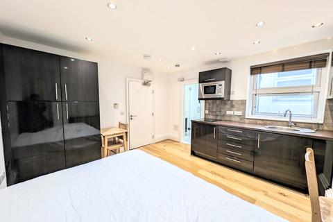 Studio to rent, Inglewood Mansions, West Hampstead, NW6