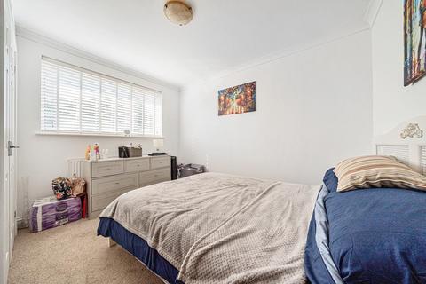 2 bedroom terraced house to rent, Queens Road,  Carterton,  OX18