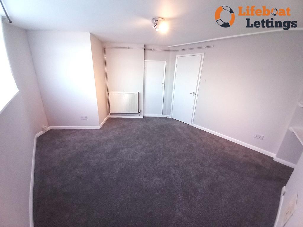 FOLKESTONE CT19 1 bed ground floor flat to rent £730 pcm (£168 pw)