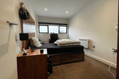 2 bedroom apartment to rent, Commercial Street, Manchester M15