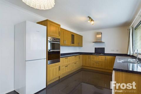 3 bedroom bungalow for sale, Coppermill Road, Wraysbury, Berkshire, TW19