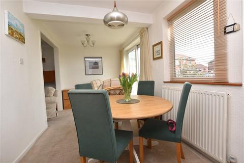 4 bedroom semi-detached house for sale, Haigh Moor Crescent, Tingley, Wakefield, West Yorkshire