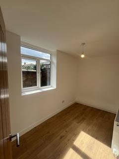 2 bedroom flat to rent, Milnrow Road, Rochdale, OL16