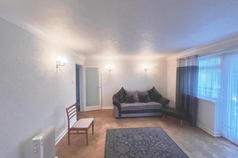 2 bedroom flat to rent, Parkview Court, Roe Green, NW9