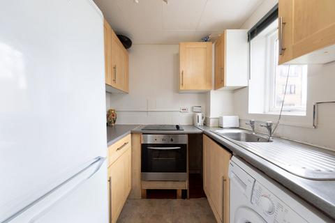 1 bedroom flat to rent, Greenslade Road, Barking, Essex