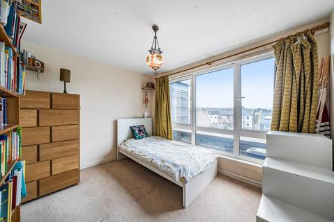 1 bedroom flat for sale, Effra Parade, London