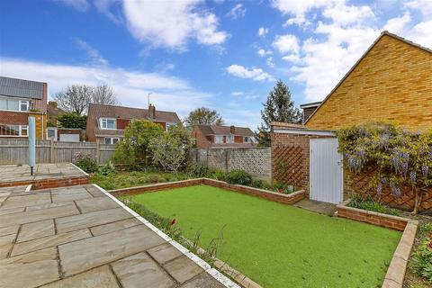 6 Cardinal Close, Tonbridge, TN9 2EN