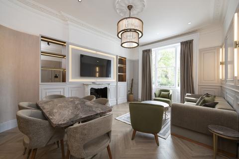 2 bedroom flat to rent, Royal Crescent, London