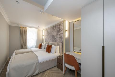 2 bedroom flat to rent, Royal Crescent