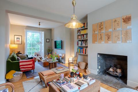 364 Queensbridge Road, London, E8 3AR