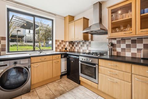 2 bedroom flat to rent, Willow Lodge, River Gardens, London
