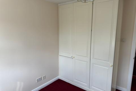 2 bedroom end of terrace house to rent, essex, IG1