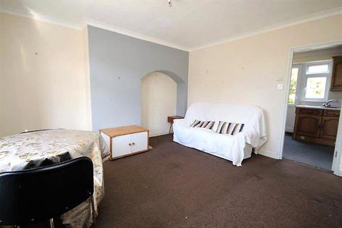 2 bedroom terraced house to rent, Ivy House Road, Dagenham, RM9