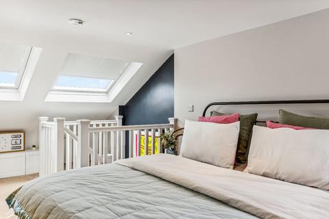 16 Brook Road, Twickenham, TW1 1JE