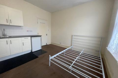 Studio to rent, Tynemouth Road, Tottenham