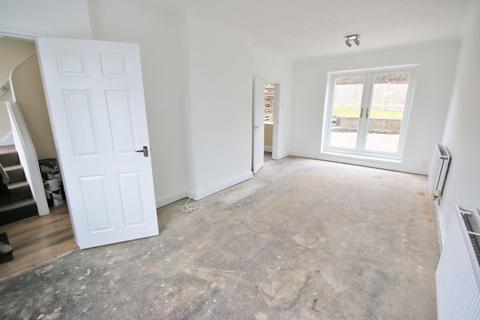 3 bedroom semi-detached house to rent, Beechwood Crescent, Wigan, WN5