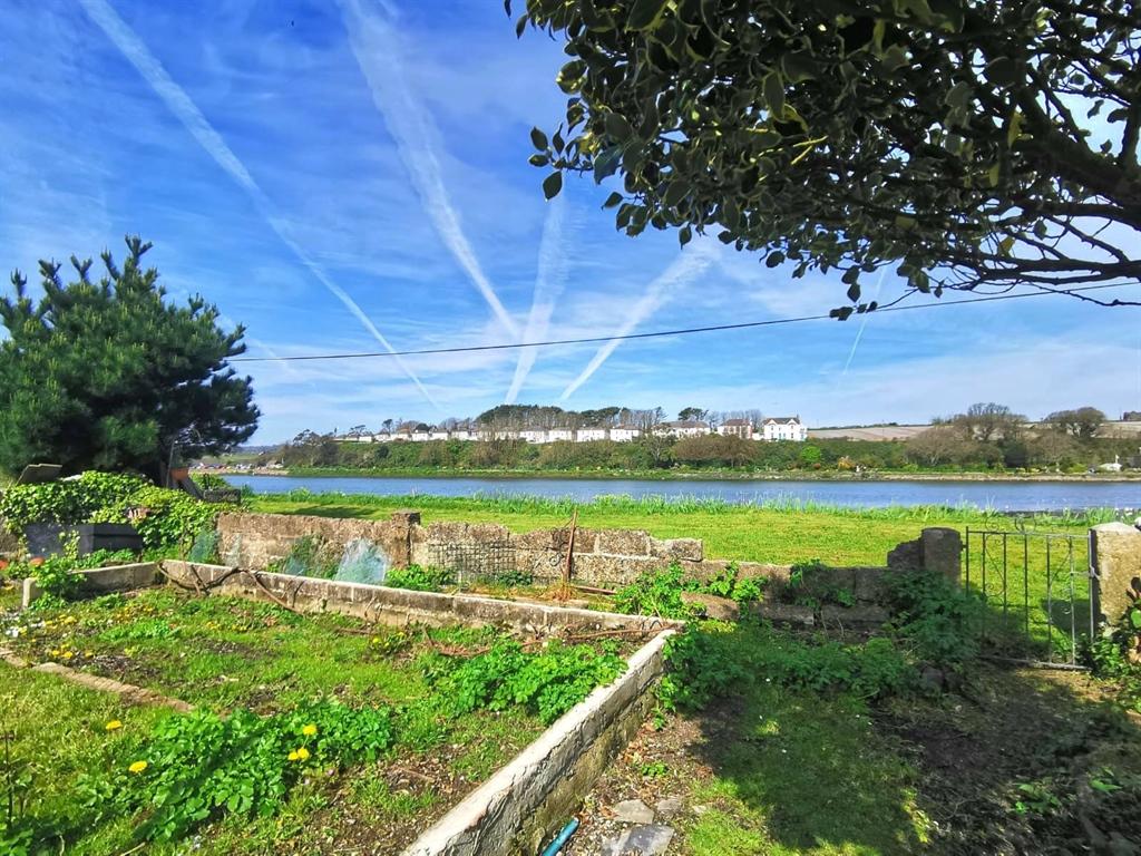 Commercial Road, Hayle TR27 3 bed semidetached house for sale £275,000
