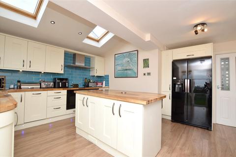 4 bedroom semi-detached house for sale, Oak Dene Close, Pudsey, West Yorkshire