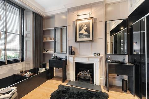 3 bedroom flat to rent, Cadogan Square, Knightsbridge, London, SW1X