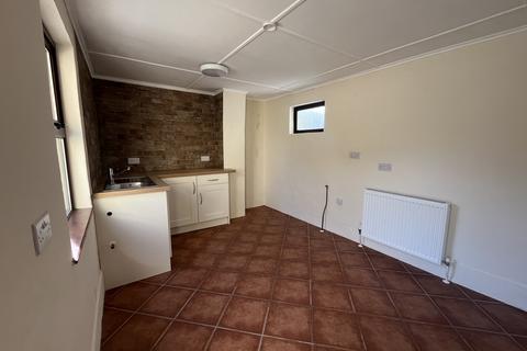 3 bedroom terraced house to rent, Ventonleague Row, Hayle TR27