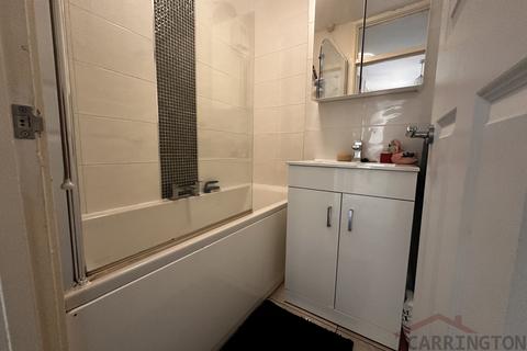3 bedroom maisonette to rent, Chetton Green, Wolverhampton, West Midlands