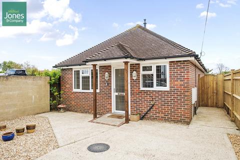 2 bedroom bungalow to rent, Sompting Road, Lancing, West Sussex, BN15