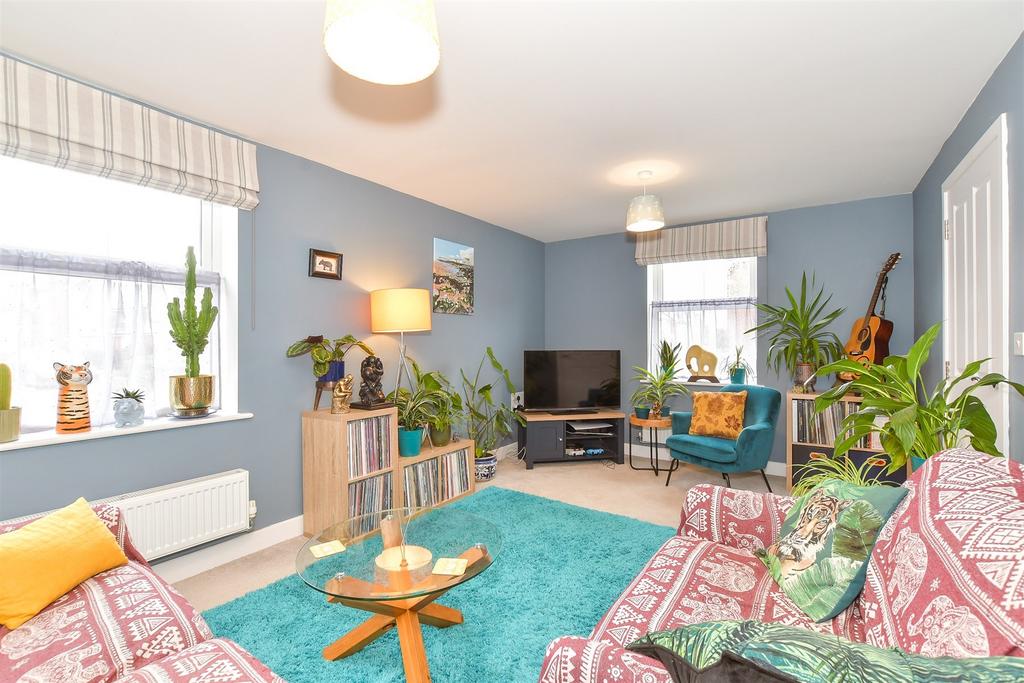 Hamilton Way, Chichester, West Sussex 3 bed detached