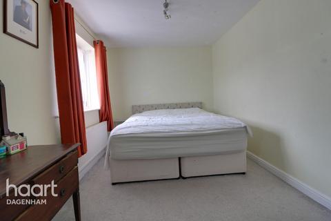 5 bedroom end of terrace house for sale, Puffin Close, Barking
