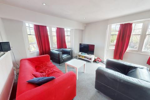 3 bedroom flat to rent, Flat 5 3a Forest Road East
