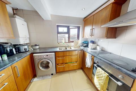 3 bedroom flat to rent, Flat 5 3a Forest Road East