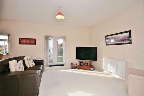 2 bedroom apartment to rent, Lord Fielding Close, Banbury OX16