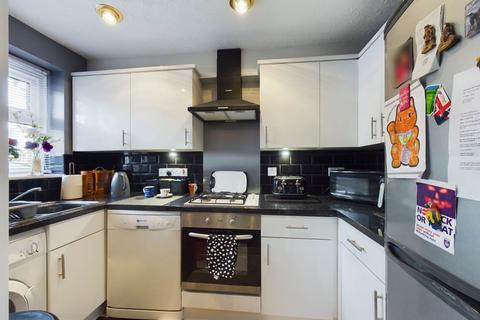 2 bedroom terraced house for sale, Bittern Way, Aylesbury HP19