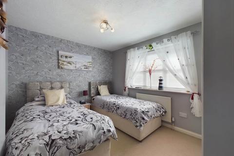 6 Bittern Way, Aylesbury, HP19 0WP